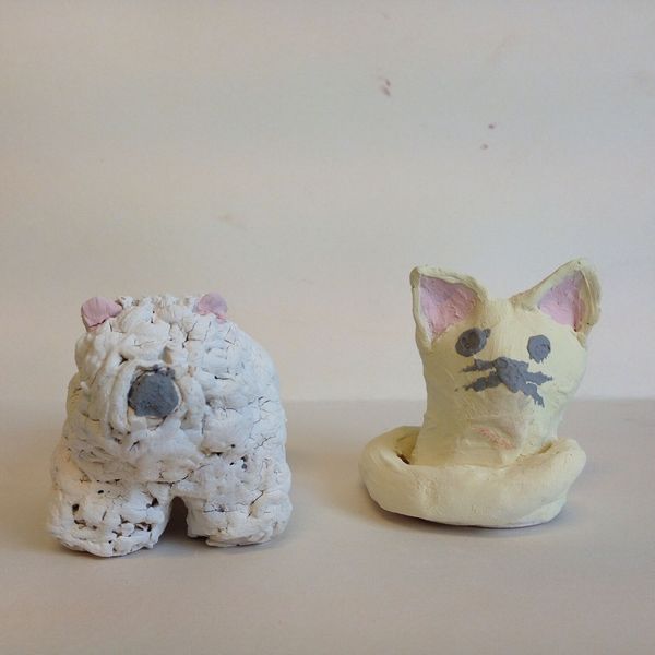 Isbjoern og kat malet med glasur 